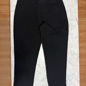 Kirkland Signature Women’s cropped dress pants